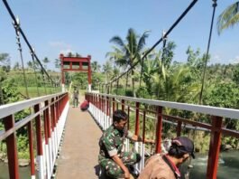 Penyetelan Akhir Seling dan Pengecatan Pagar Jembatan Perintis Garuda, Wujud Semangat Gotong Royong TNI dan Warga